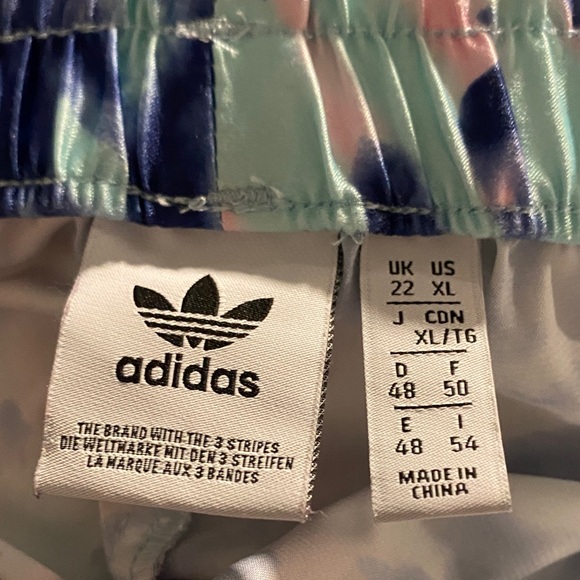 Adidas Tie dye, high waisted, wide leg, Satin track, pants, size XL - Picture 4 of 4